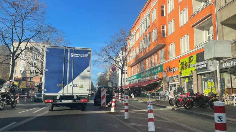 Straße,Radfahrweg,mittige,Parkspur